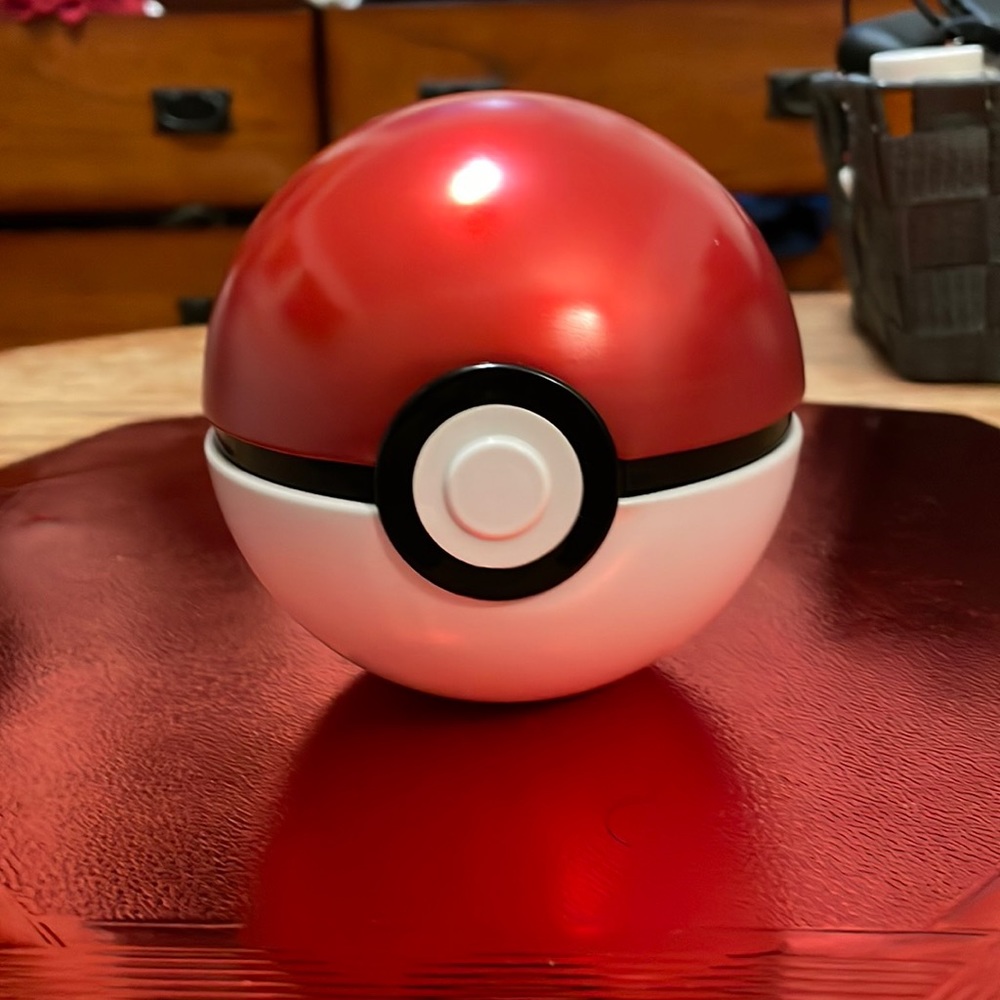 150 Pokémon cards with poke ball case
